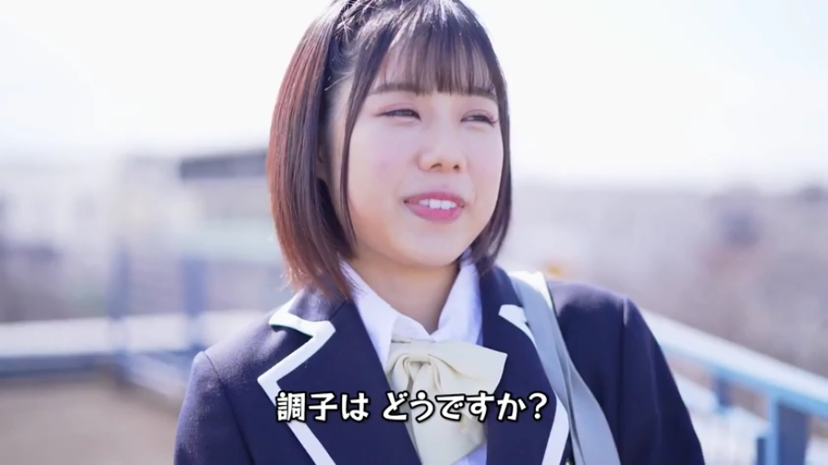 脸部特写 · 站姿 · 微笑 · 谈话 · JK制服 · 户外 · 日本 · 缎带领结