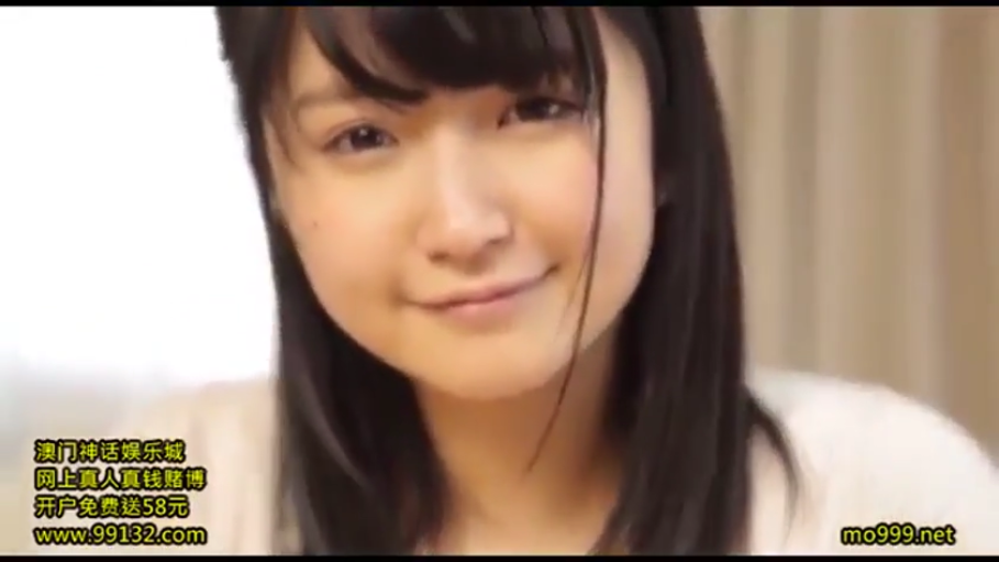 室内 · 脸部特写 · 白色上衣 · 正面