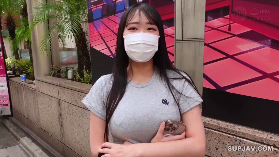 注视 · 户外 · 口罩 · 凸点 · 未穿内衣 · 胸部轮廓特写