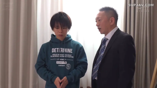 站立 · 中景 · 剧情 · 房间 · 窗帘 · 连帽衫 · 沮丧 · 训话