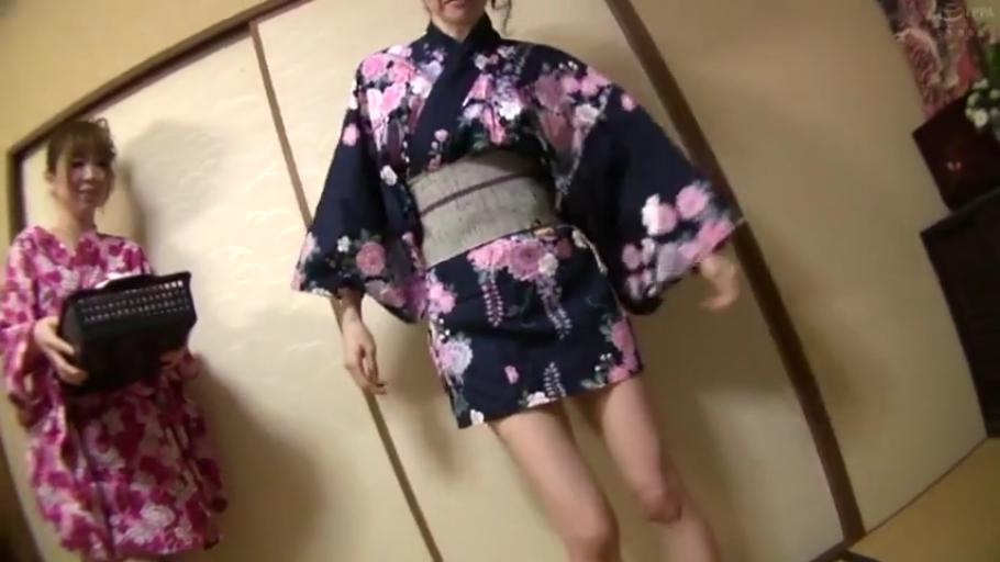 全身 · 站立 · 展示 · 和室 · 微笑 · 浴衣 · 篮子 · 日本