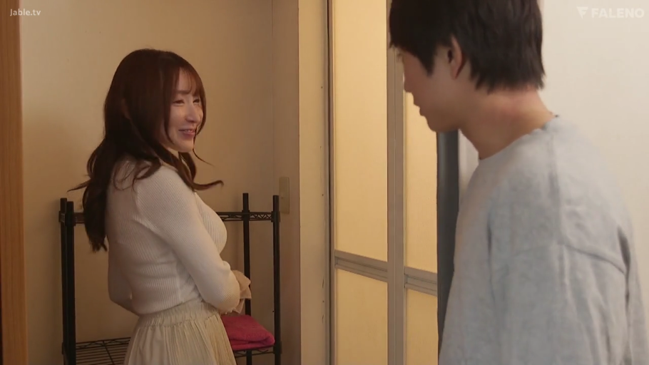 室内 · 站立 · 微笑 · 半身 · 交流 · 长裙 · 置物架 · 日本AV