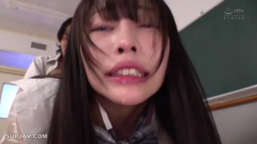 俯身 · 教室 · 脸部特写 · JK制服