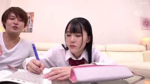 认真 · 沙发旁 · 白色校服衬衫 · 钢笔 · 女子侧脸特写