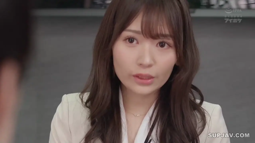 认真 · 办公室 · 顔のクローズアップ · 白色西装外套