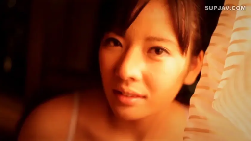 室内 · 脸部特写 · 吊带衫