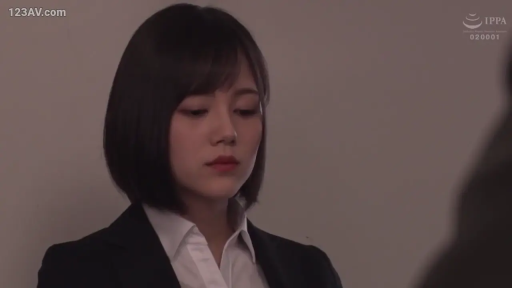 Indoor · 镇定 · Close-up of the face · 黑色西装外套