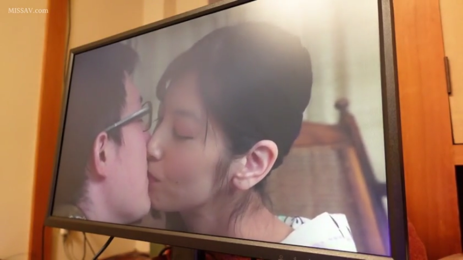 室内 · 投入 · 眼镜 · 面部特写 · 接吻 · 面对面 · 浴衣