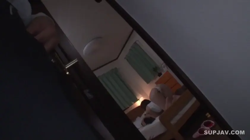 性交 · 卧室 · 全景 · 传教士式 · 床 · 内衣 · 模糊 · 偷窥