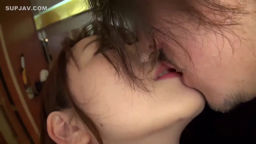 室内 · 投入 · 面部 · 仰卧 · 接吻 · 男性