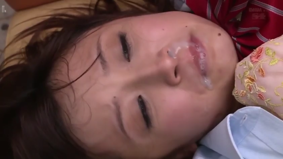 室内 · 脸部特写 · 仰卧 · 衬衫