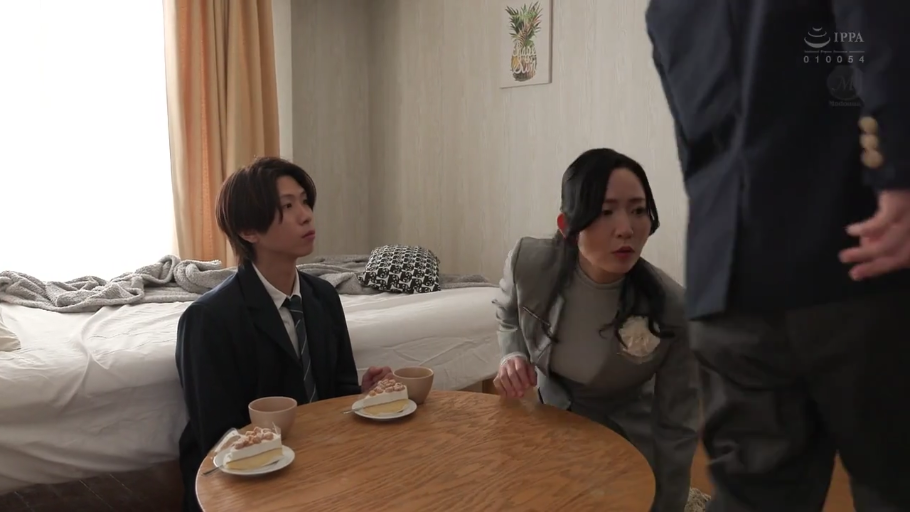 坐姿 · 卧室 · 中景 · 对话 · 惊讶 · 正装