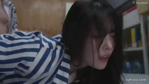 Indoor · Close-up of the face · 后入式 · 微张嘴唇 · 蓝白条纹长袖