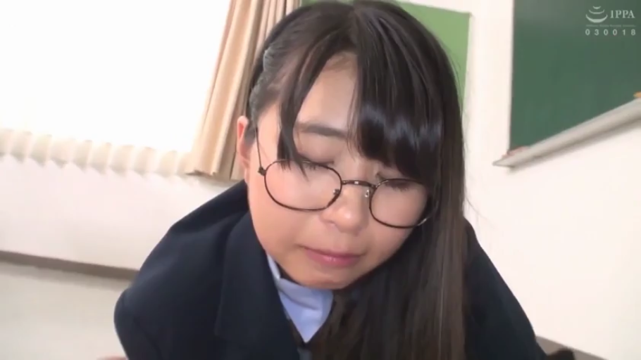 Classroom · 眼神向下 · Close-up of the face · 深色校服西装 · 口交 · 黑框眼镜
