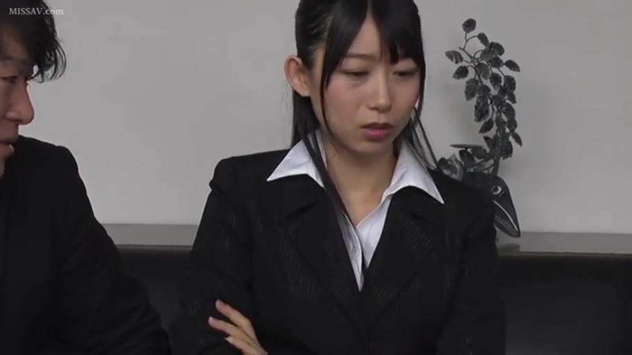 办公室 · 半身 · 对话 · 职业装 · 职场 · 忧虑 · 抱胸 · 装饰品