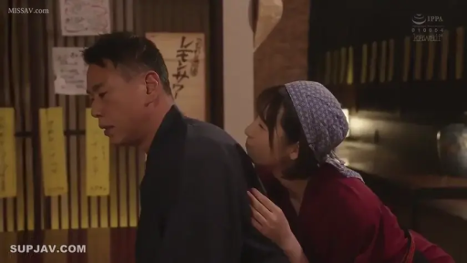 中景 · 居酒屋 · 和服 · 从后拥抱