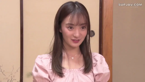 顔部のクローズアップ · 站姿 · 微笑 · 凝視 · 日本AV · 日式房间 · 粉色泡泡袖