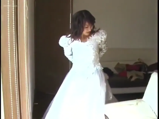 卧室 · 羞涩 · 头部特写 · 白色婚纱