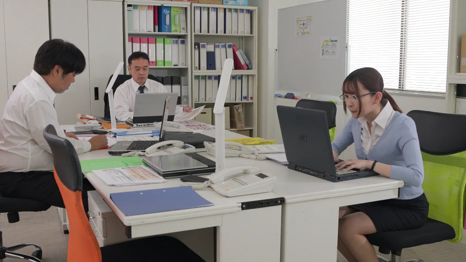 Glasses · 专注 · 办公室 · 职场套装