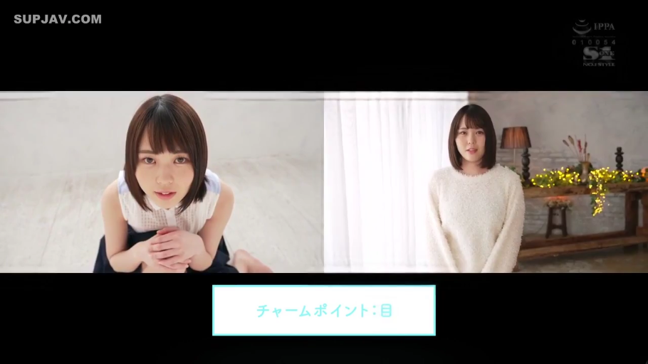 室内 · 跪坐 · 中景 · 自然 · 注视镜头 · 无袖上衣 · 分屏 · 灯饰