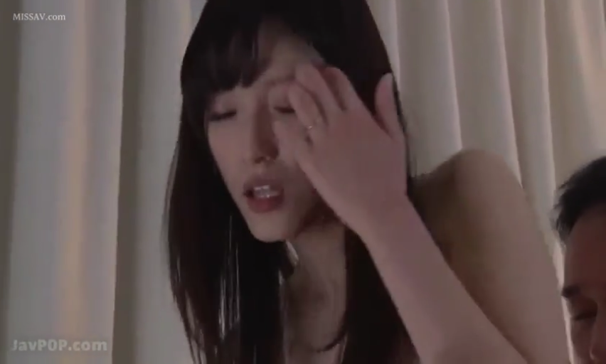 室内 · 坐姿 · 全裸 · 迷离 · 性行为 · 面部特写 · 长发 · 戒指