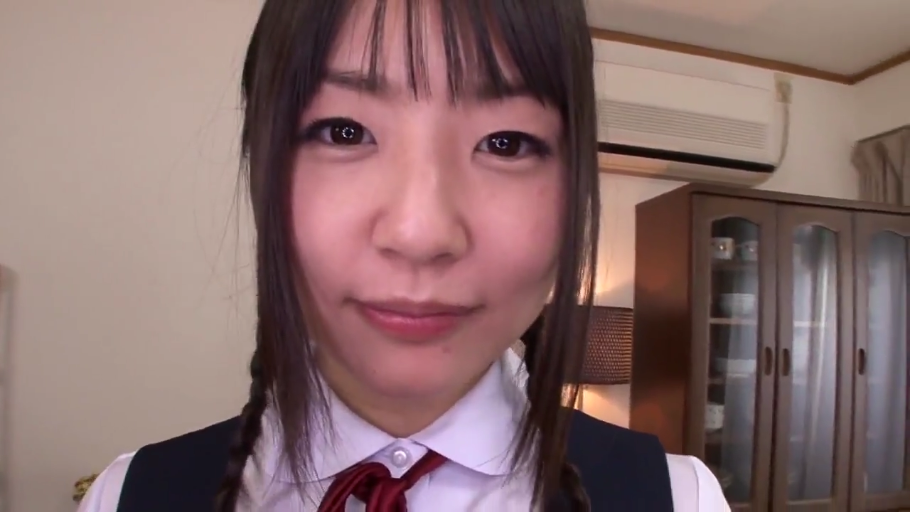 室内 · 脸部特写 · 微笑 · JK制服 · 注视镜头 · 正面 · 黑发双辫