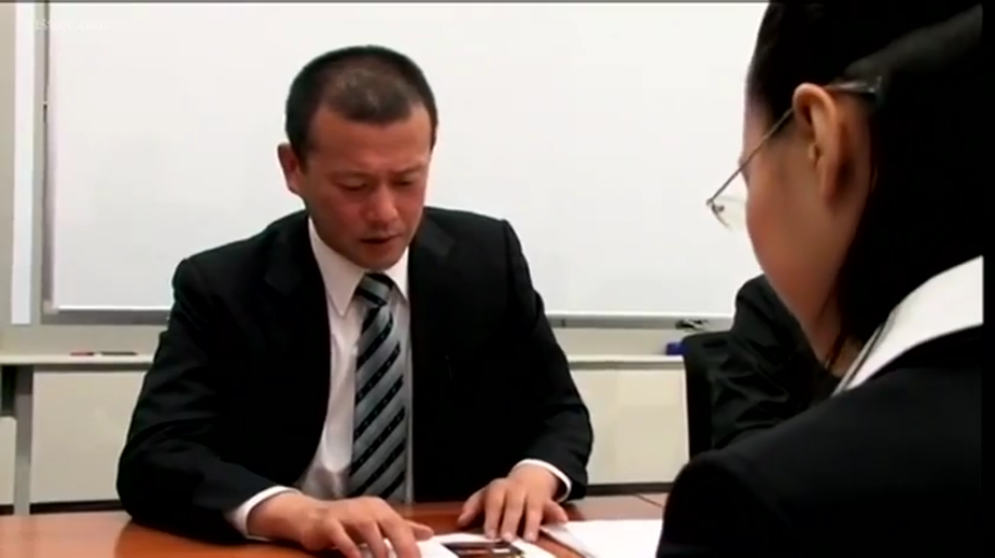 专注 · 西装 · 办公室 · 条纹领带 · 男人面部特写