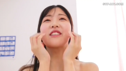 放松 · 面部特写 · 室内房间 · 裸露上身