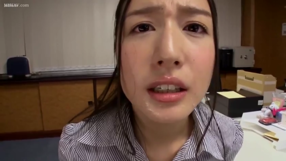 脸部特写 · 办公室 · 条纹衬衫 · 正面