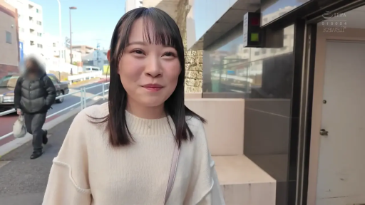 脸部特写 · 自然 · 自然光 · 户外街道 · 米白色针织毛衣