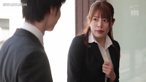 室内 · 专注 · 职业装 · 交流 · 近景 · 职场 · 对立站立