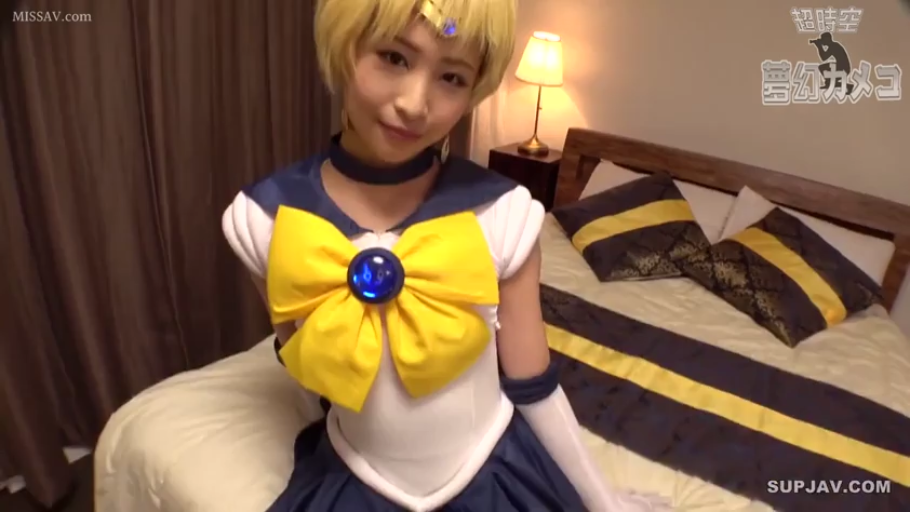 温柔 · 头部特写 · 领结 · 酒店卧室 · 美少女战士头饰 · 拍摄画面