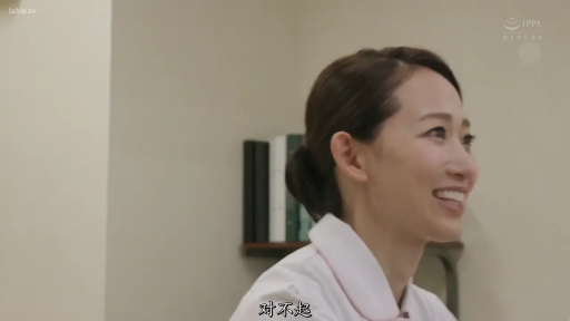 室内 · 护士服 · 脸部特写 · 微笑 · 对话 · 职场 · 书架 · 侧坐