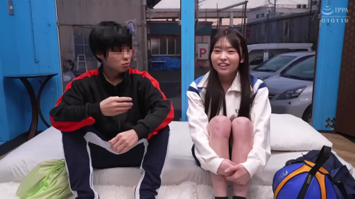 交谈 · 简陋休息室 · 运动套装 · 运动服 · IPPA标记