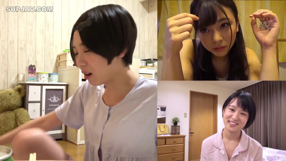微笑 · 起居室 · 玩偶 · 睡衣 · 画面拼贴 · 头发细节