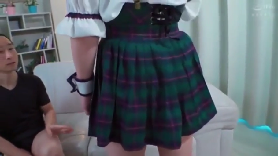 室内 · 专注 · 站立 · 沙发 · 剧情 · 注视 · 下半身 · 角色扮演服