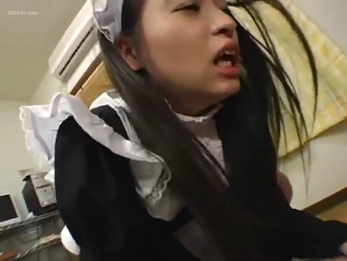 卧室 · 脸部特写 · 黑白女仆围裙 · 大口喘气 · 女仆头饰 · 凌乱头发 · 性交中