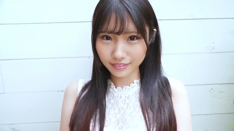 室内 · 眼睛特写 · 温柔 · 白色蕾丝无袖上衣