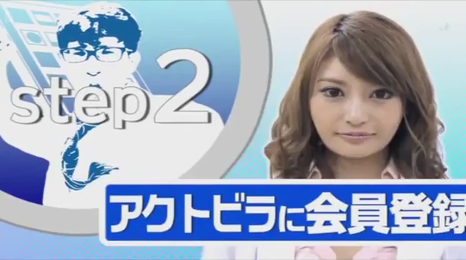 室内 · 微笑 · 衬衫 · 注视镜头 · 正面 · 半身像