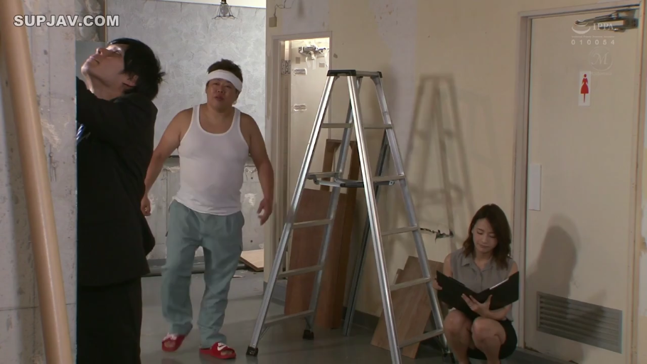 专注 · 蹲下 · 全景 · 梯子 · 跨栏背心 · 查看 · 室内装修现场