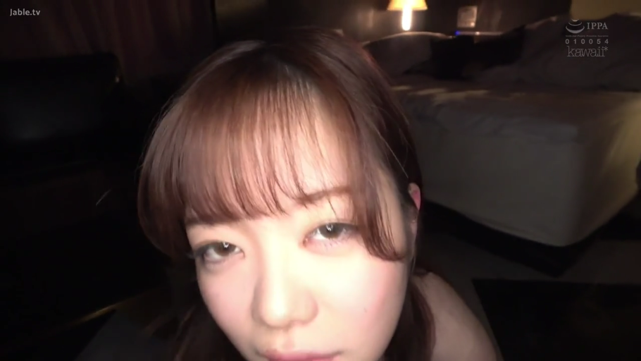 脸部特写 · 全裸 · 卧室 · 自然 · 凝视 · 仰视 · POV