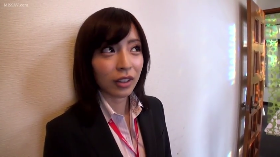 走廊 · シャツ · 顔のクローズアップ · 被动 · 工作挂绳