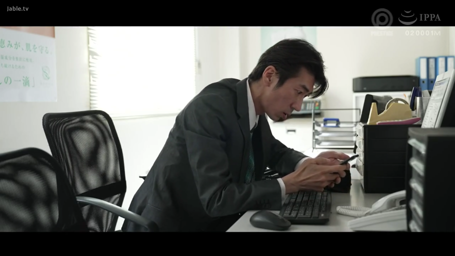 专注 · 办公室 · 领带 · 办公用品 · 侧面中景 · 无
