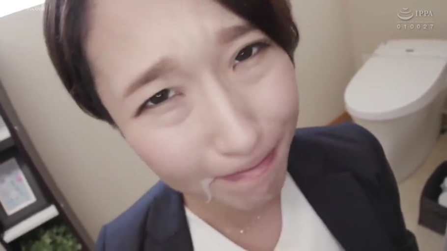 Close-up of the face · 羞耻 · 深色西装外套 · 卫生间 · 脸部精液残留 · 口交后余韵