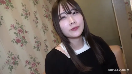 室内 · 脸部特写 · 微笑 · 白色内衬