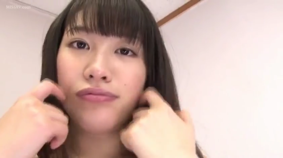 室内 · 脸部特写 · 裸体 · 呆滞 · 正面 · 齐刘海 · 摸脸