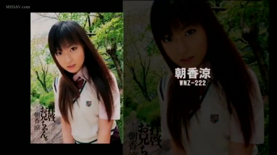 校服 · 站立 · 半身 · 凝视 · 户外