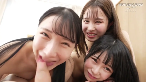 室内 · 脸部特写 · 口交 · 微笑 · 裸体 · 三人 · 聚拢