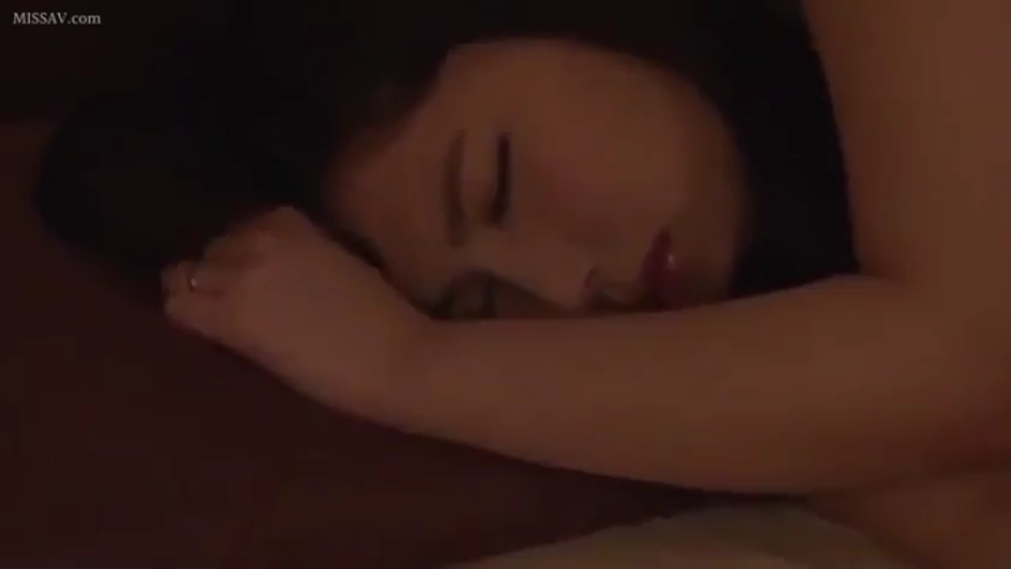 脸部特写 · 卧室 · 闭眼 · 枕头 · 裸体 · 侧卧 · 熟睡 · 成年女性