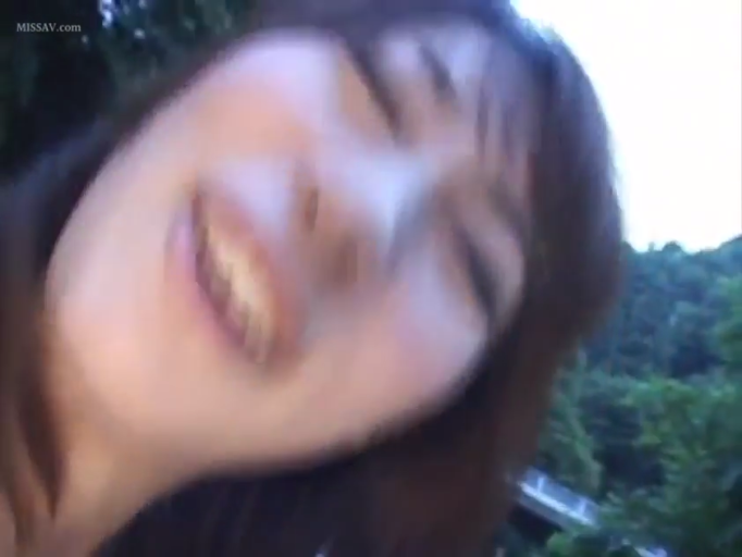 高潮感 · 树林 · 衣着不详 · 面部表情特写 · 口交
